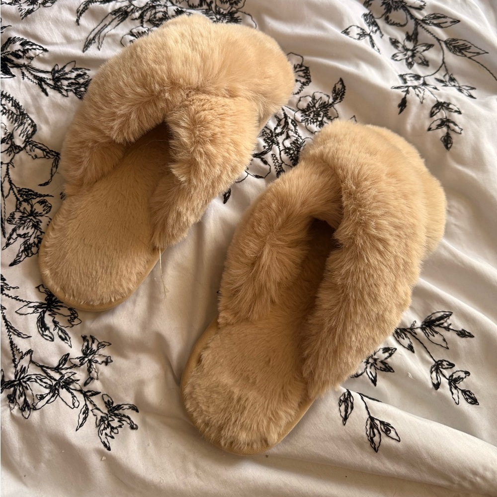 Plush Faux Fur Slip-On Women's Slippers